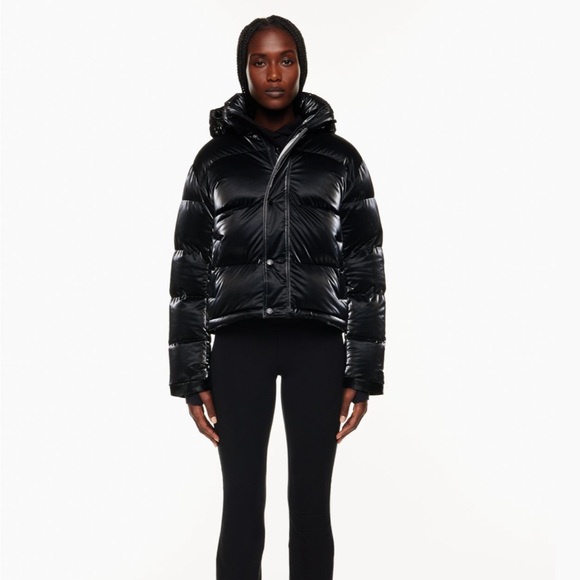 Aritzia The Super Puff Shorty Cropped puffer jacket black liquid shine - Picture 11 of 11